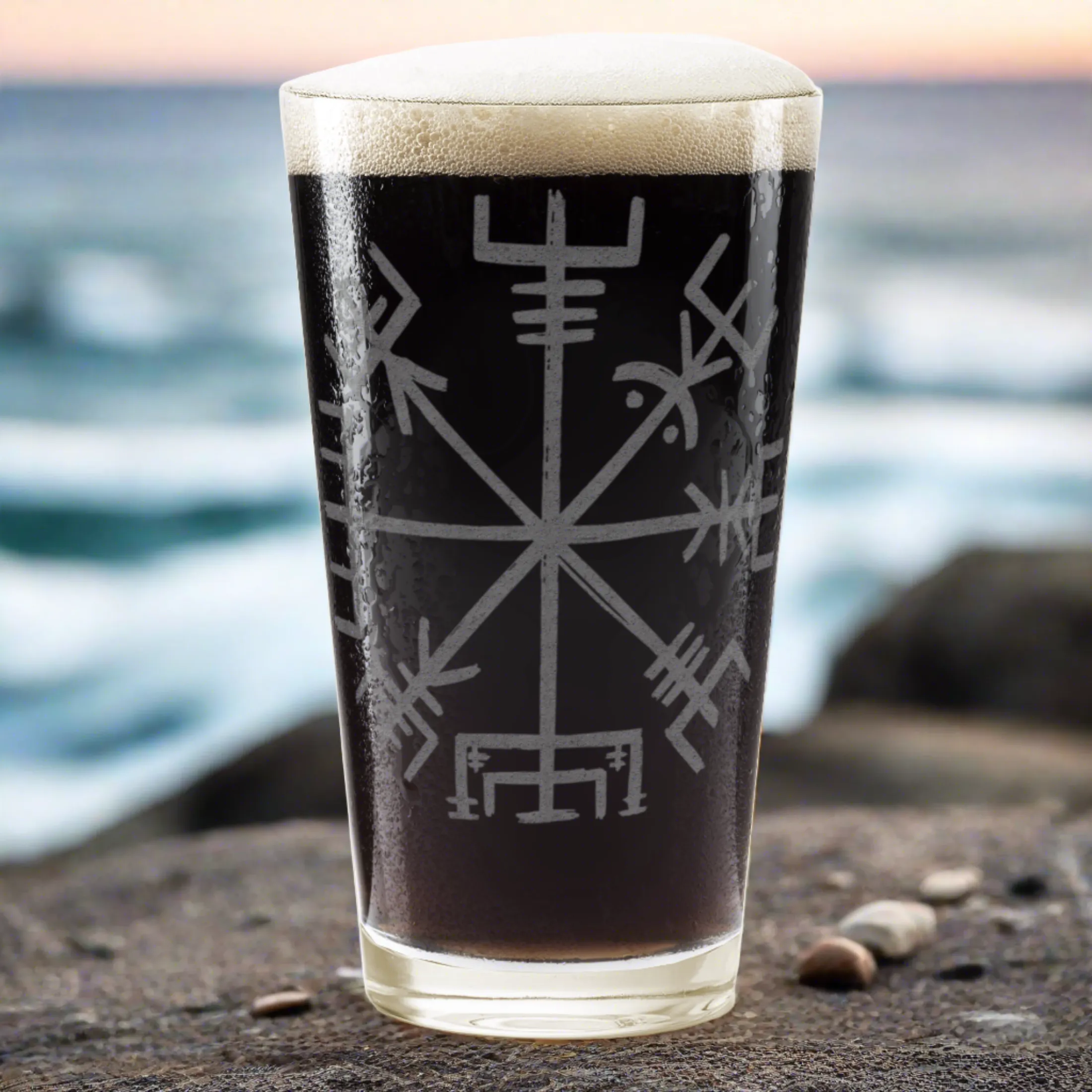 VEGVISIR ICELANDIC RUNE Pint Glass by Lumengrave