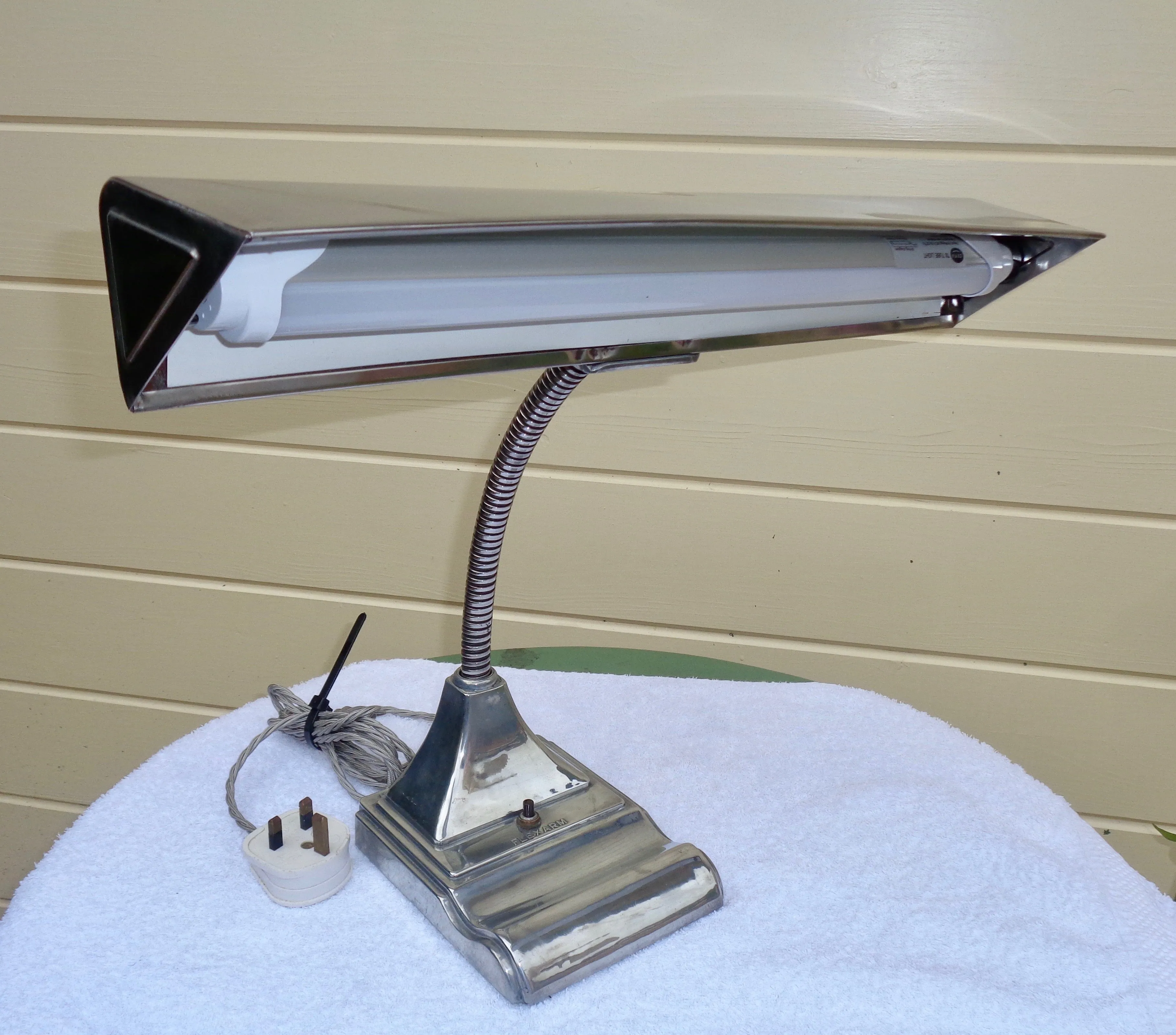 Vintage Fluorescent Flexarm Desk Lamp By The Art Speciality Co. Chicago