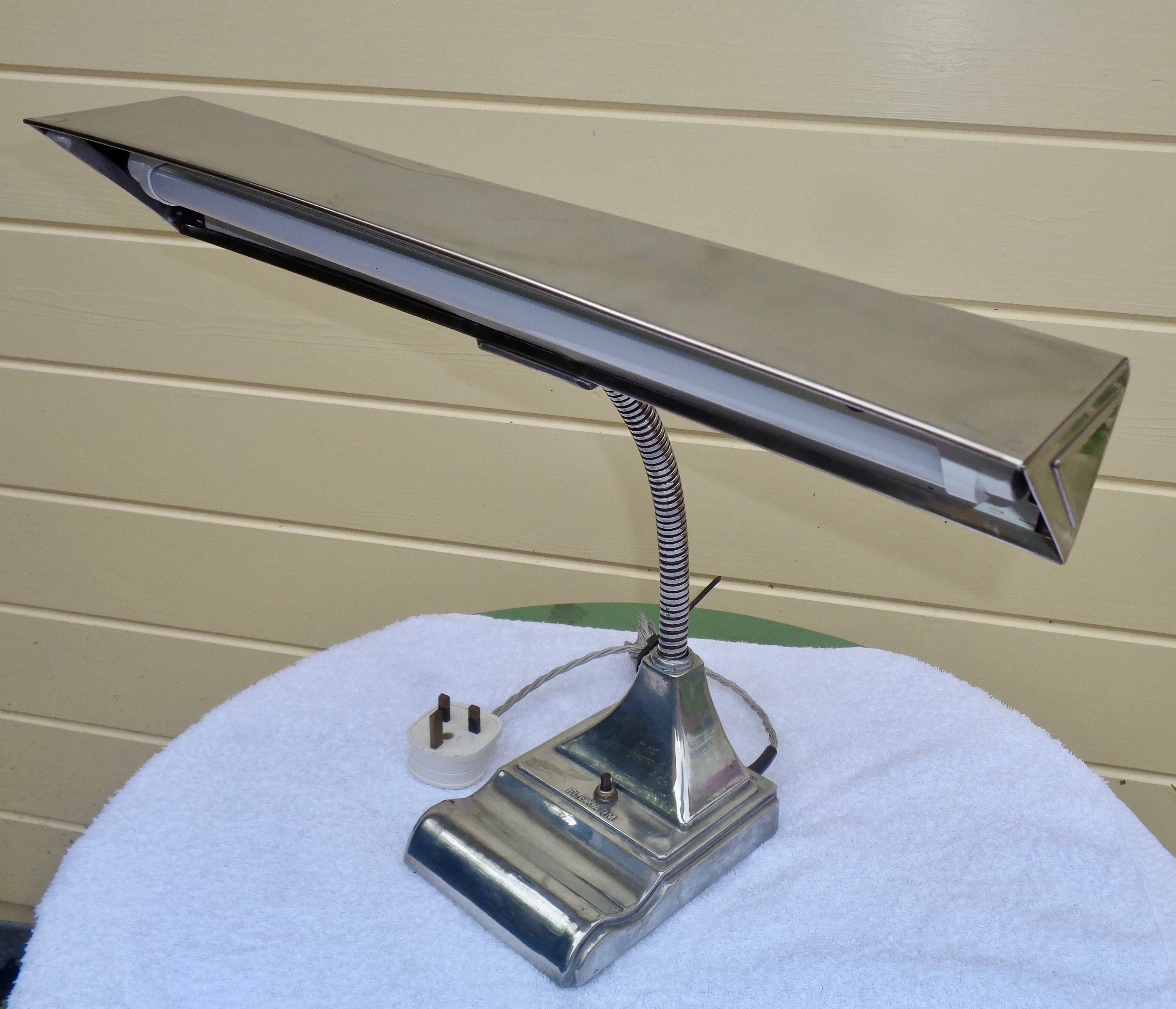 Vintage Fluorescent Flexarm Desk Lamp By The Art Speciality Co. Chicago